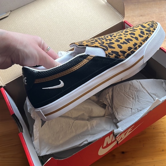 Woman’s NIKE size 7.5 leopard slip ons - Picture 3 of 9